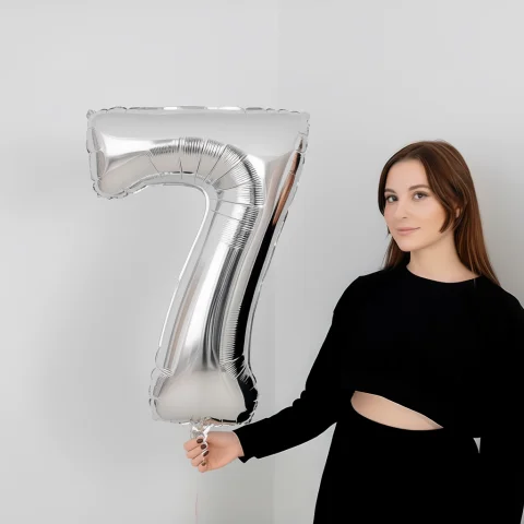 Серебряная фольгированная цифра 7