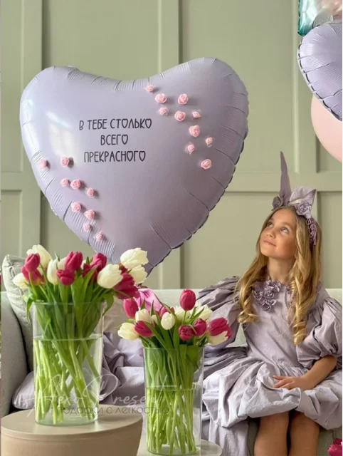 Что подарить женщине на 8 Марта
