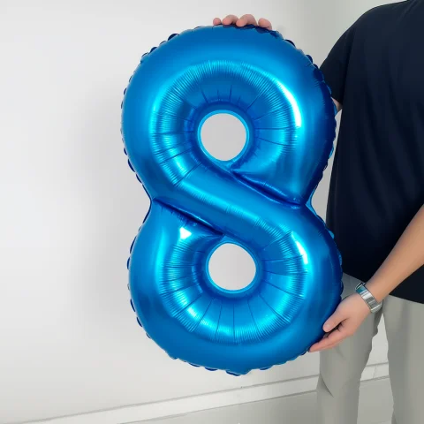 Синяя фольгированная цифра 8