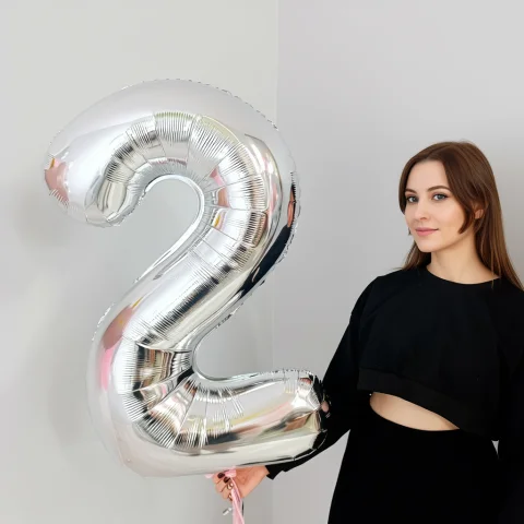 Серебряная фольгированная цифра 2