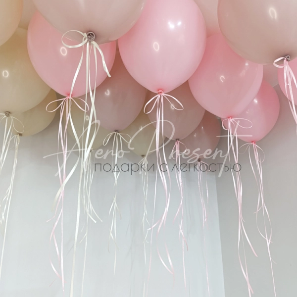 Шары на атласной ленте с бантиками Шары на атласной ленте с бантиками