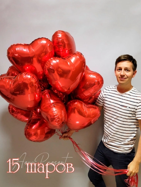 Красные фольгированные сердца