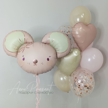 Нежный мышонок и фонтан шаров
