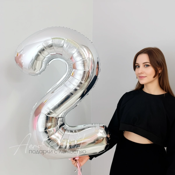 Серебряная фольгированная цифра 2