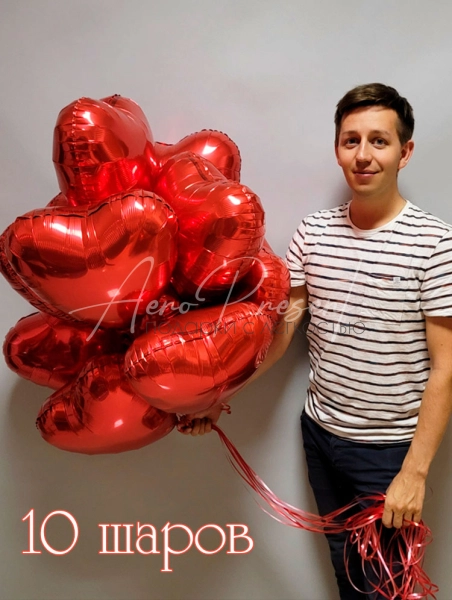 Красные фольгированные сердца