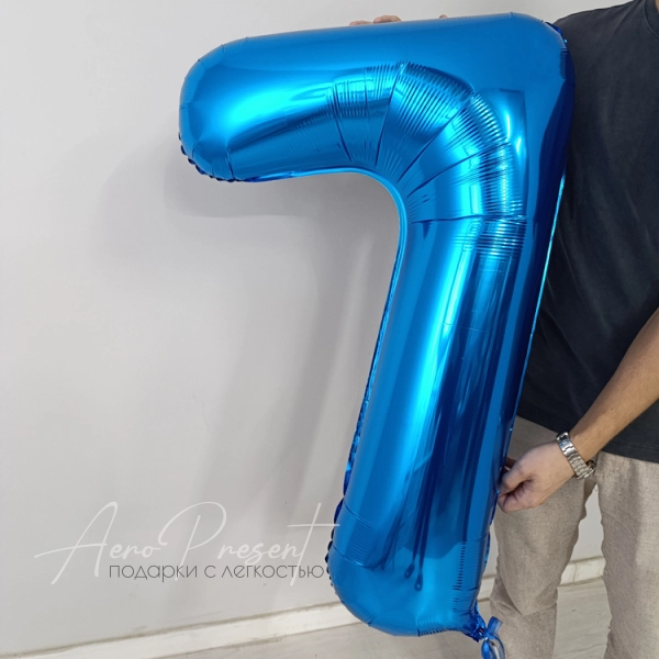 Синяя фольгированная цифра 7