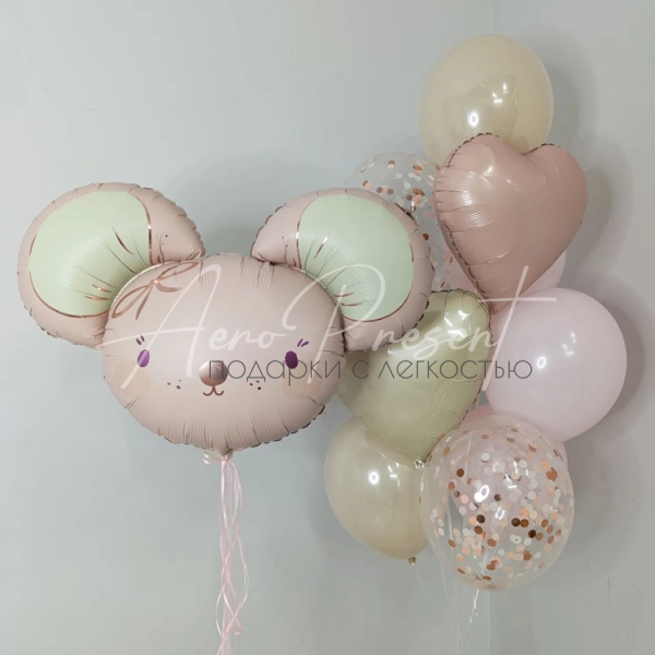 Нежный мышонок и фонтан шаров