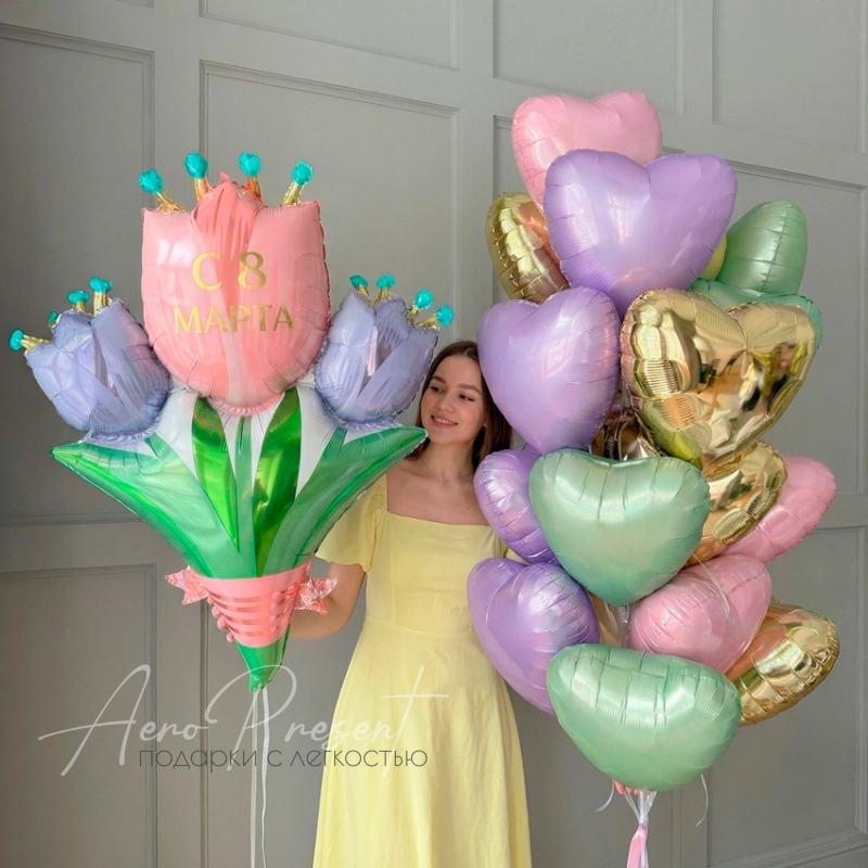 Огромная охапка сердец и большой букет тюльпанов