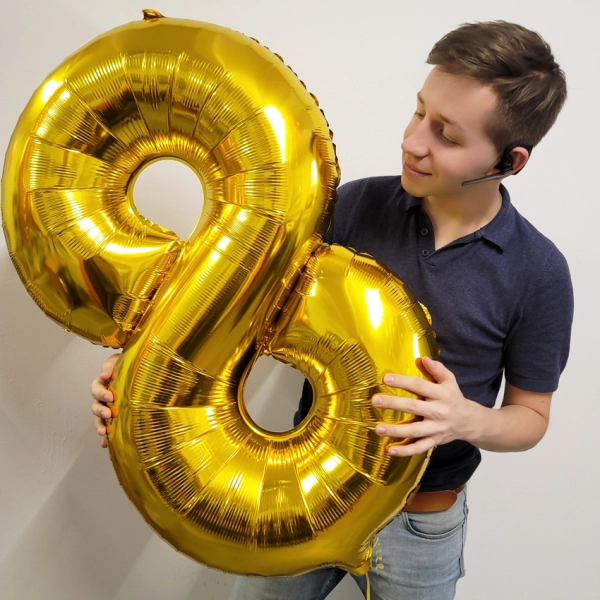 Золотая фольгированная цифра