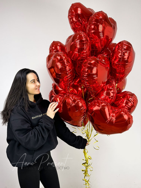 Красные фольгированные сердца