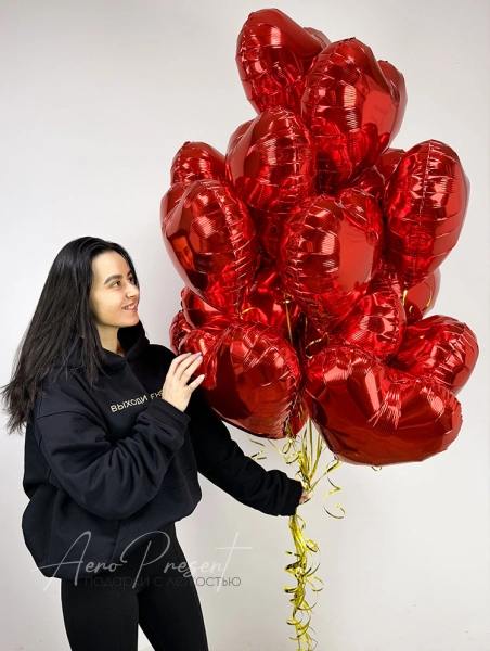 Красные фольгированные сердца